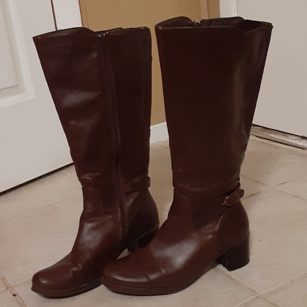 Size 9 1/2 Kim Roger's Boots